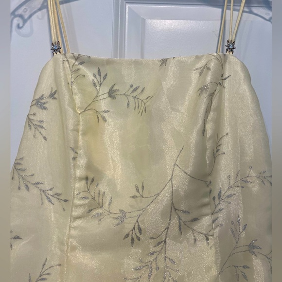 Yellow dress with beautiful silver flower detailing! - Picture 1 of 8
